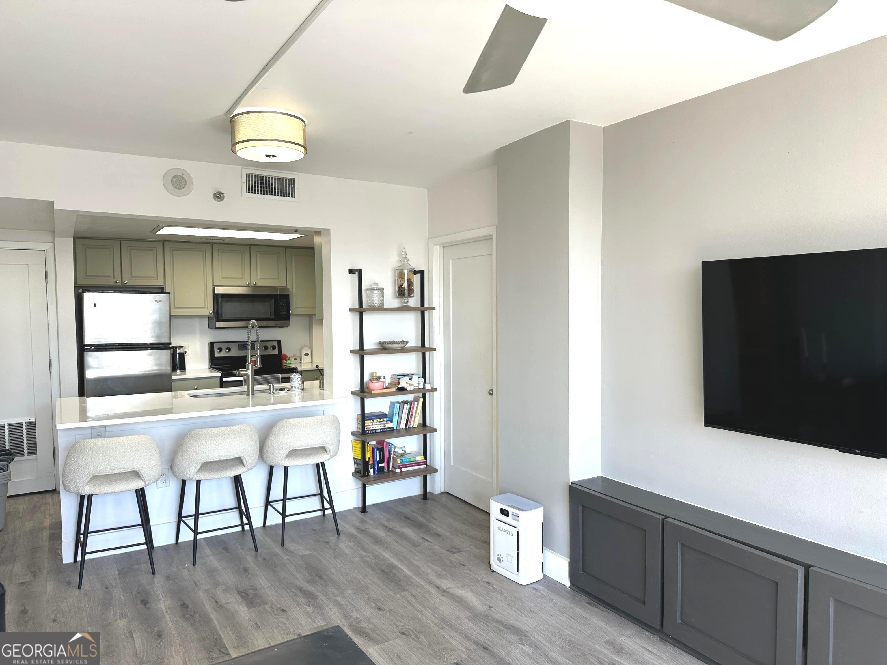 1280 W - Residential