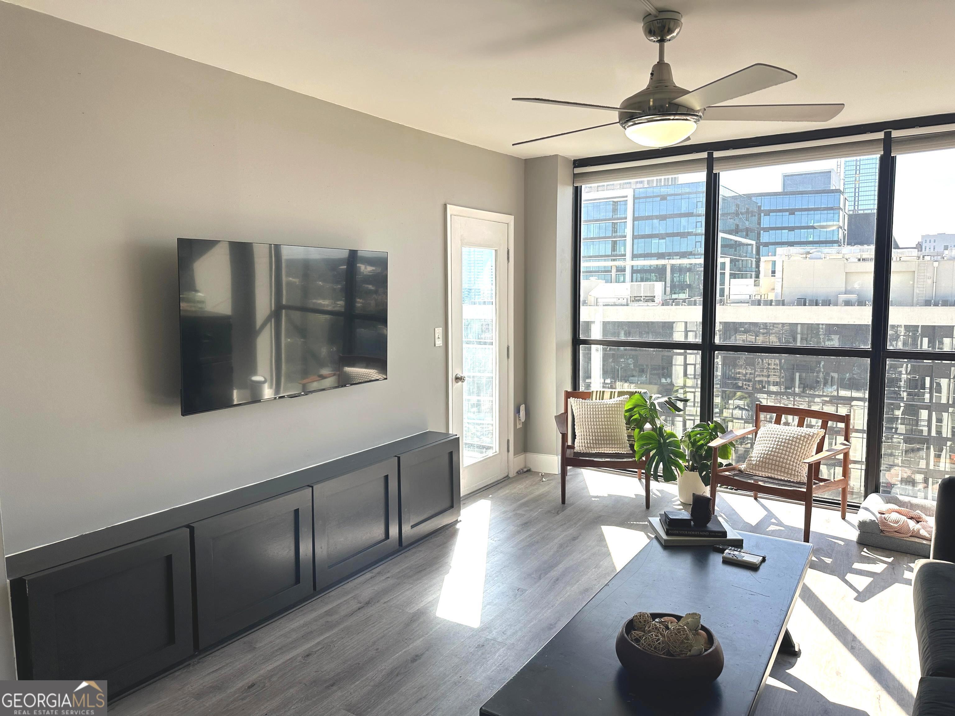1280 W - Residential