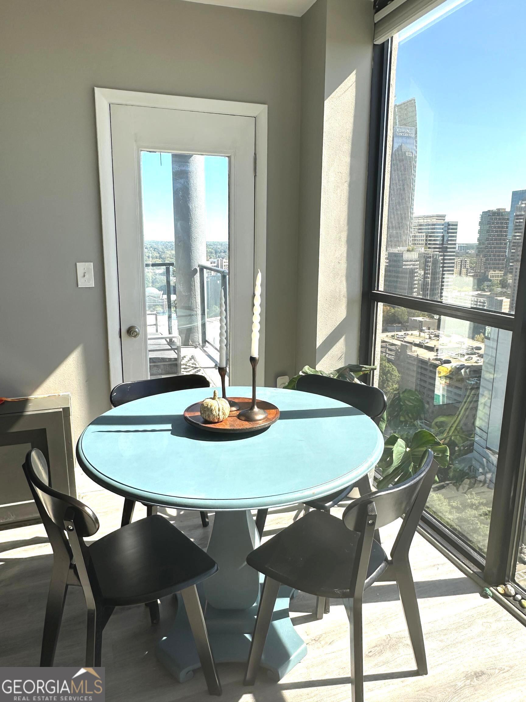 1280 W - Residential