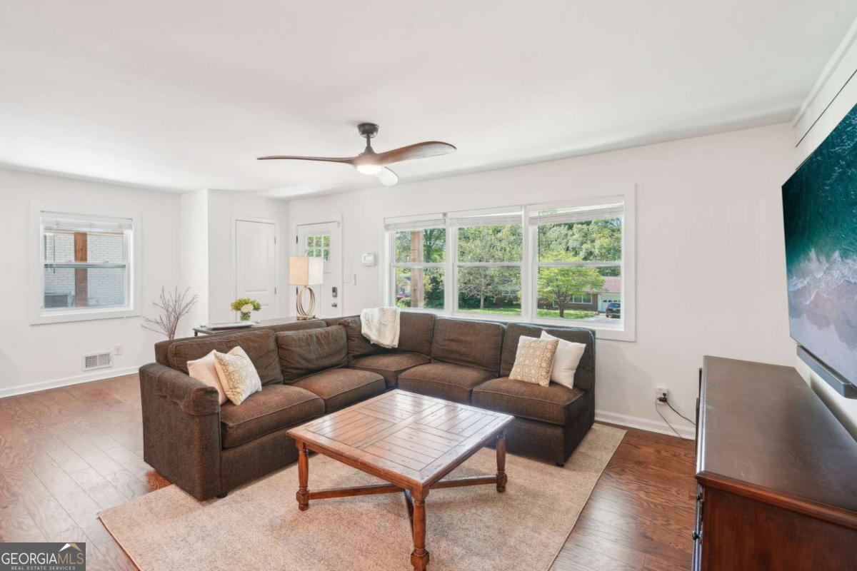 1137 Oakdale DR SE