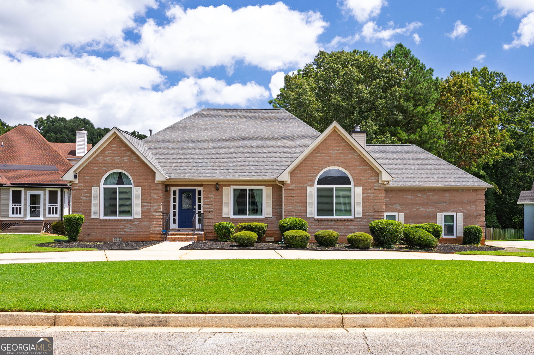 9396 Woodlawn DR