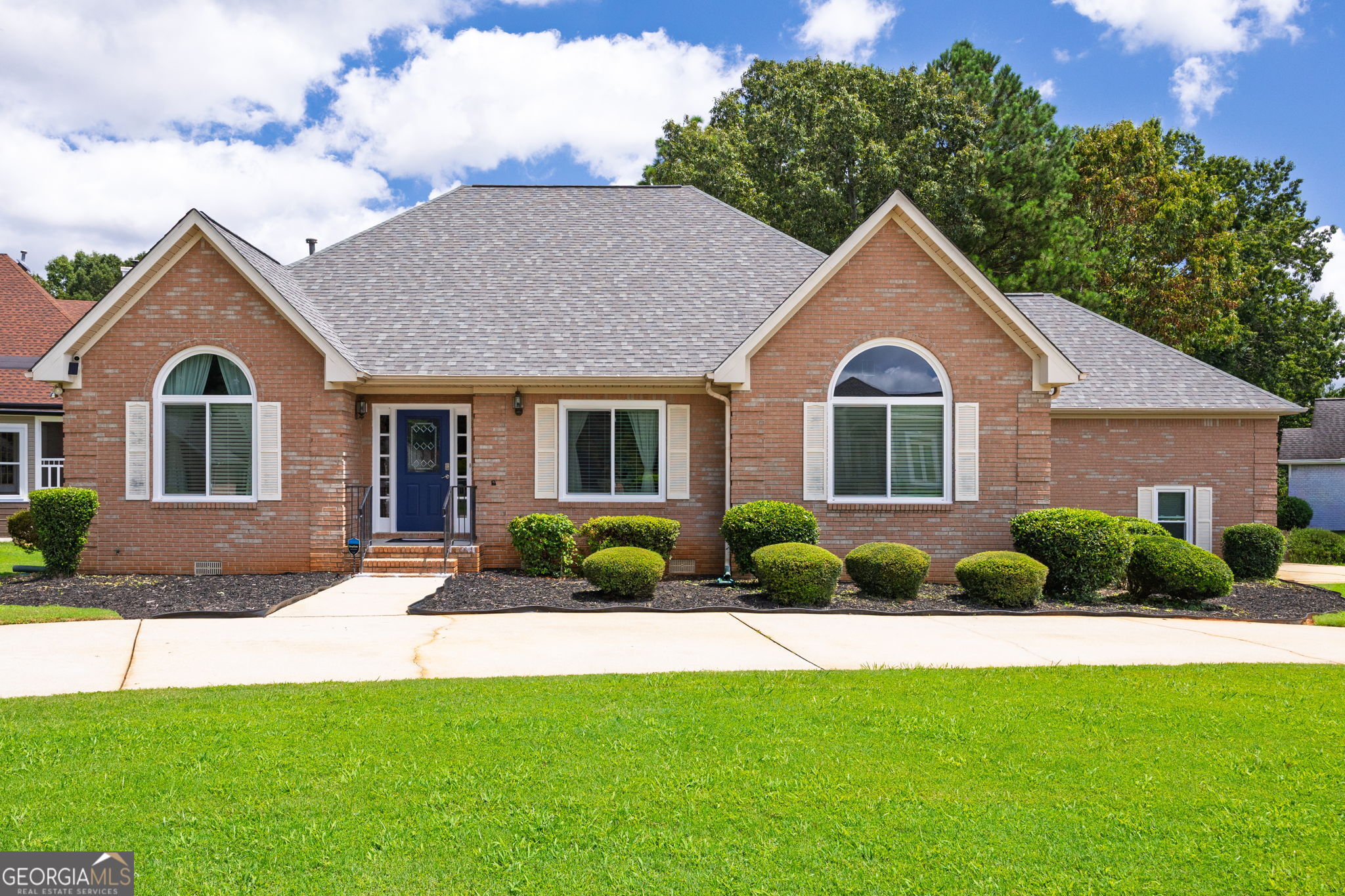 9396 Woodlawn DR