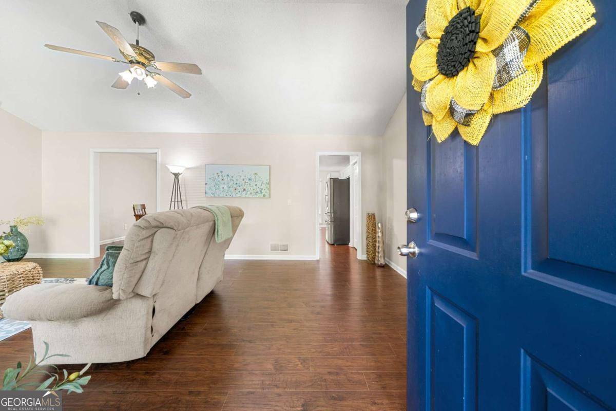 3513 Robin LN