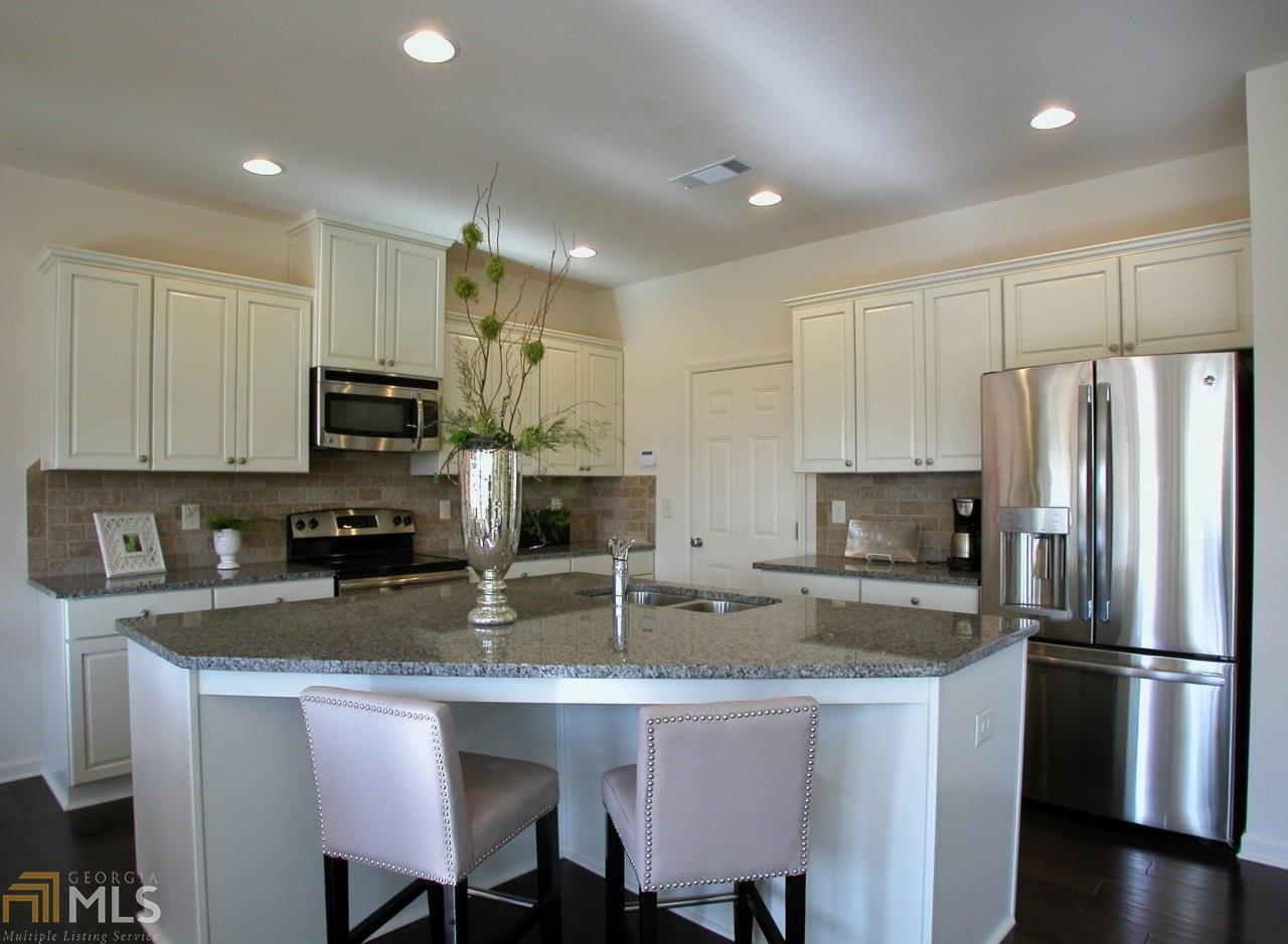 End Unit Yorkshire Floor plan 3Bed 2 1/2Bath Brick Front. Open foyer hardwoods floors on main hardwood stairs. Oversized kitchen island, with tile back splash. Grand master with tile bathroom flooring and oversized tiled shower. Loft outside master, walk in laundry room and two secondary bedrooms with vaulted ceilings. Stainless Steel appliances, fully fenced in backyard and blinds are included.