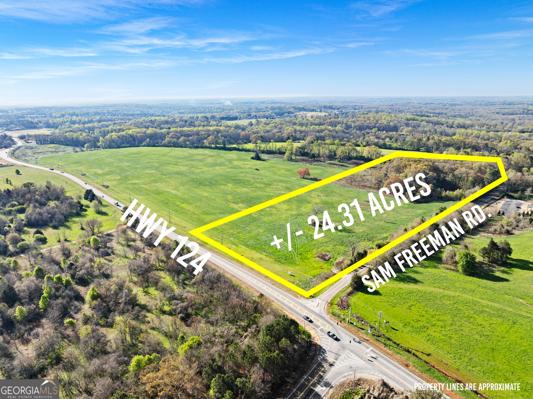 24.307 acres in Jackson, County Hoschton, GA Potential Commercial. Nice Corner Lot. Great for development. Less than a mile from Publix, Family Dollar and Dunkin Donuts and more shops.