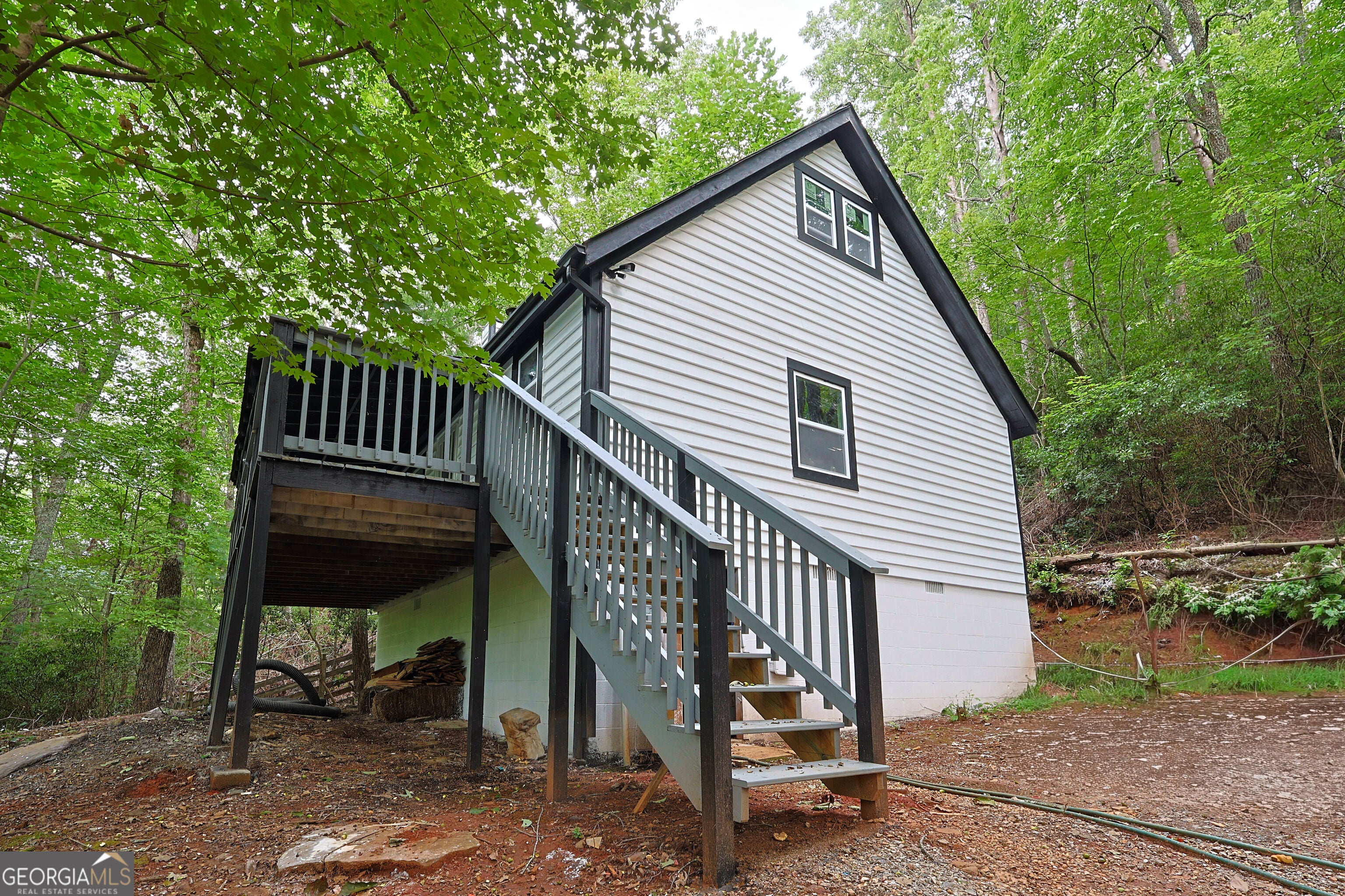 209 Ashley LN