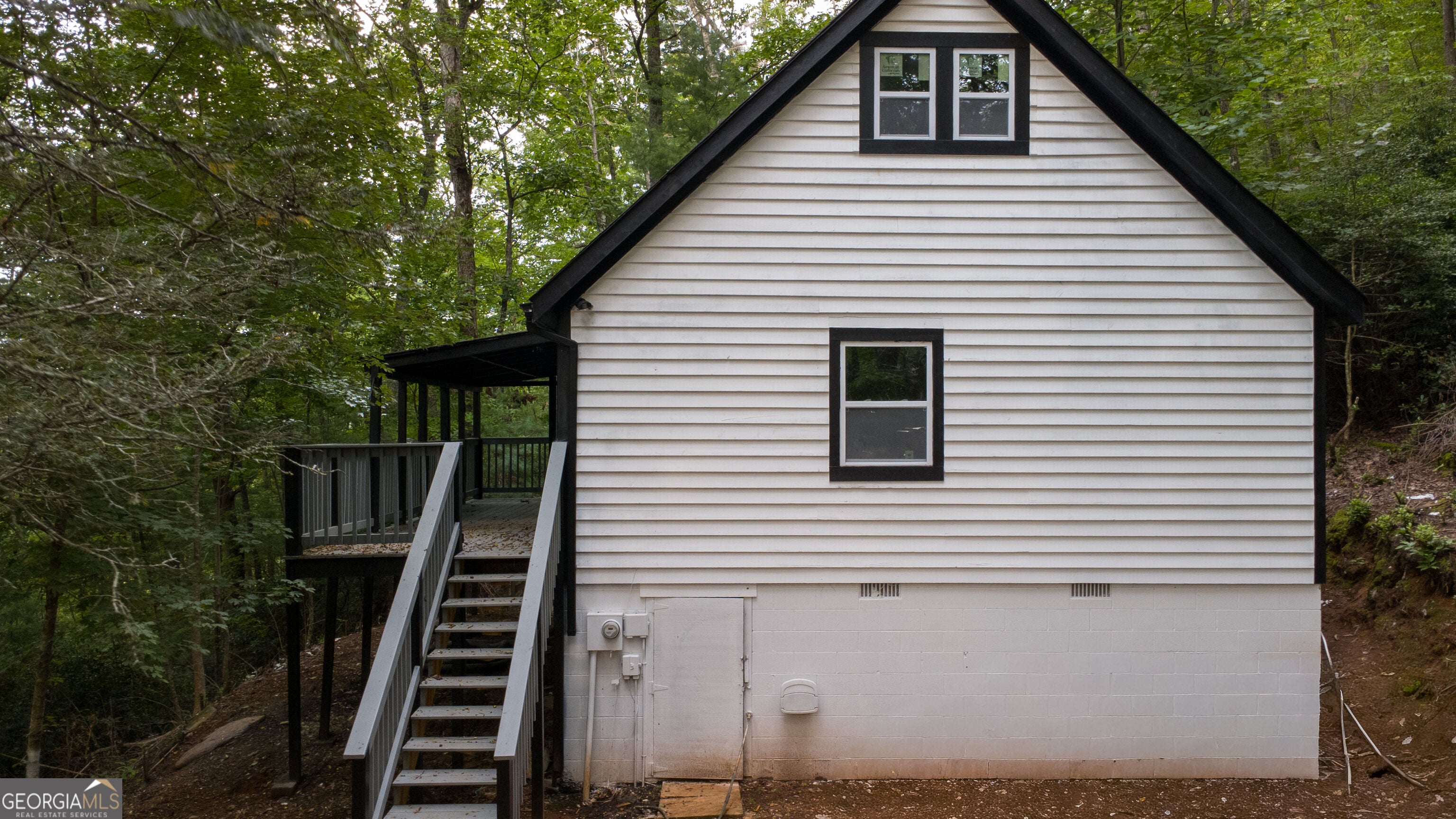 209 Ashley LN
