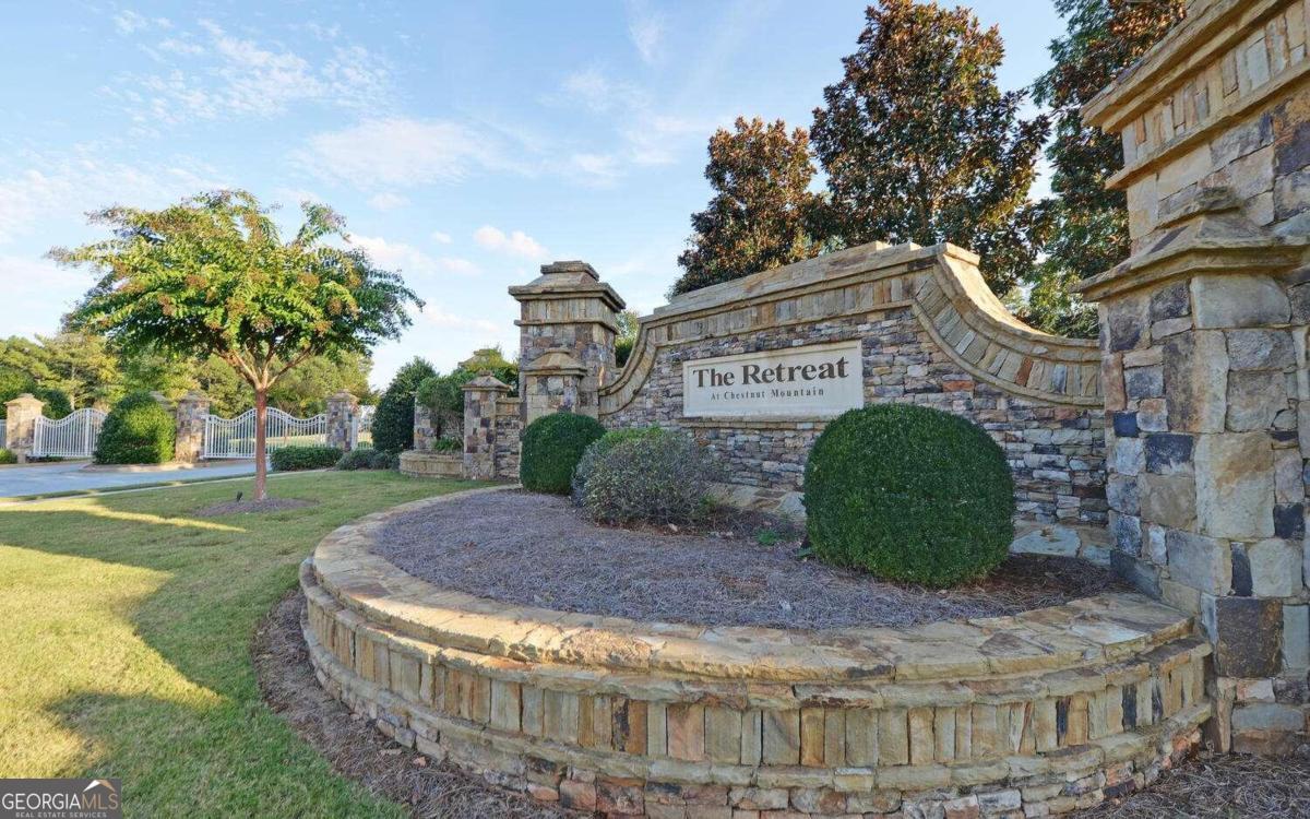 Design your dream home on this beautiful homesite in The Retreat at Chestnut Mountain, a luxury, gated community of custom homes conveniently located off Highway 53 between Braselton and Oakwood and convenient to Interstates 985/ 85. This heavily wooded homesite is just under one acre, located on a cul-de-sac street, and is a perfect lot for a basement plan and a pool. FABULOUS LOCATION near award-winning NE Georgia Medical Center in Braselton, minutes from Lanier Christian Academy, World Language Academy, Lake Lanier, and many shopping, entertainment & recreational opportunities. Also easy access to Atlanta and Gainesville; yet The Retreat is a quiet community offering a sanctuary from the business of life. Historically low real estate taxes. Architectural Design Standards and Restrictive Covenants apply.