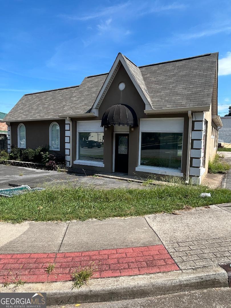 Nice corner lot with great location, potential office, salon, or a great business venture.