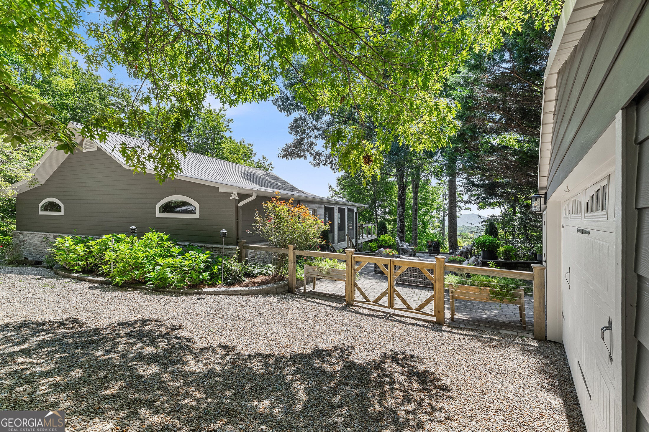 80 Getaway LN
