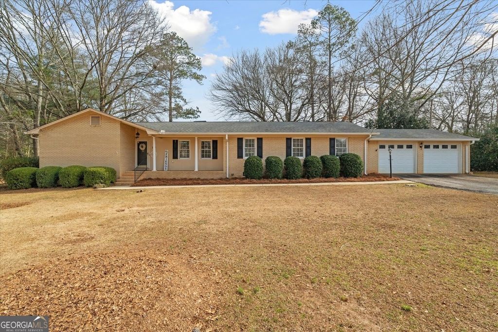 Photo of 120 N Fairlawn Drive, Carrollton, GA 30117 (MLS # 10690182)