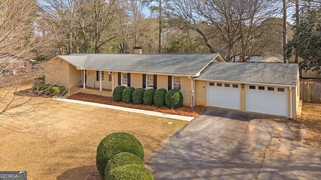 Photo of 120 N Fairlawn Drive, Carrollton, GA 30117 (MLS # 10690182)