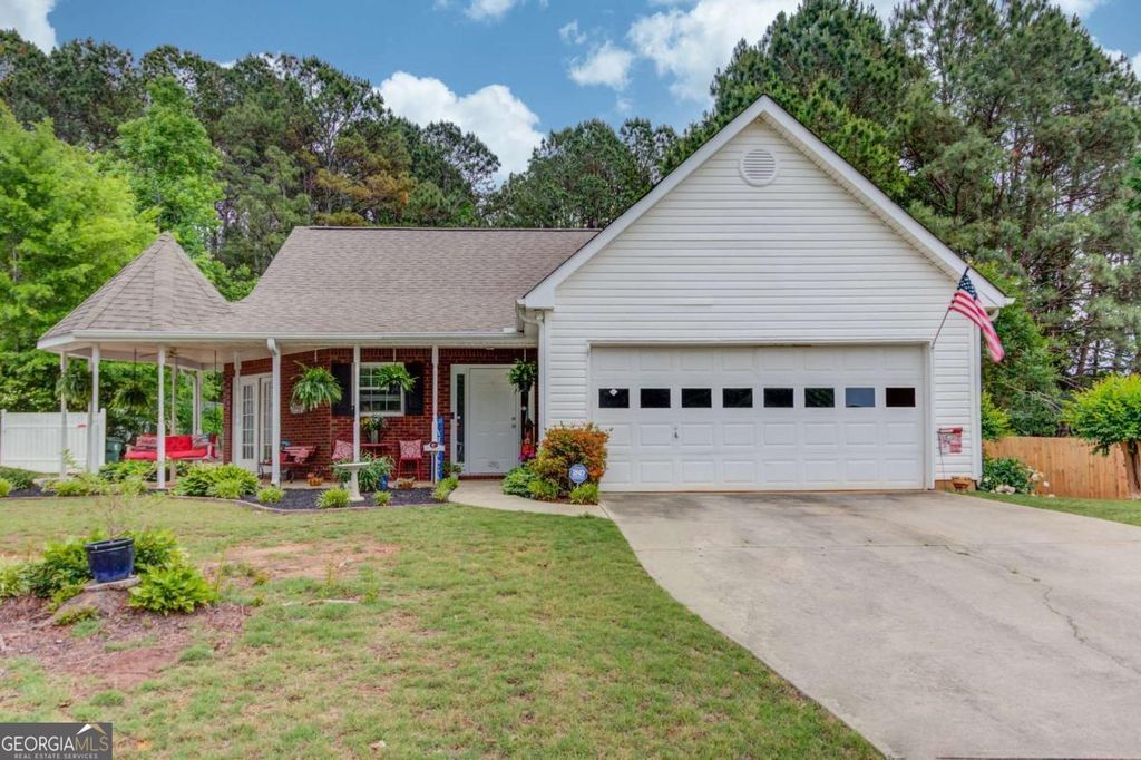 Photo of 302 Greenleaf Court, Loganville, GA 30052 (MLS # 10756446)