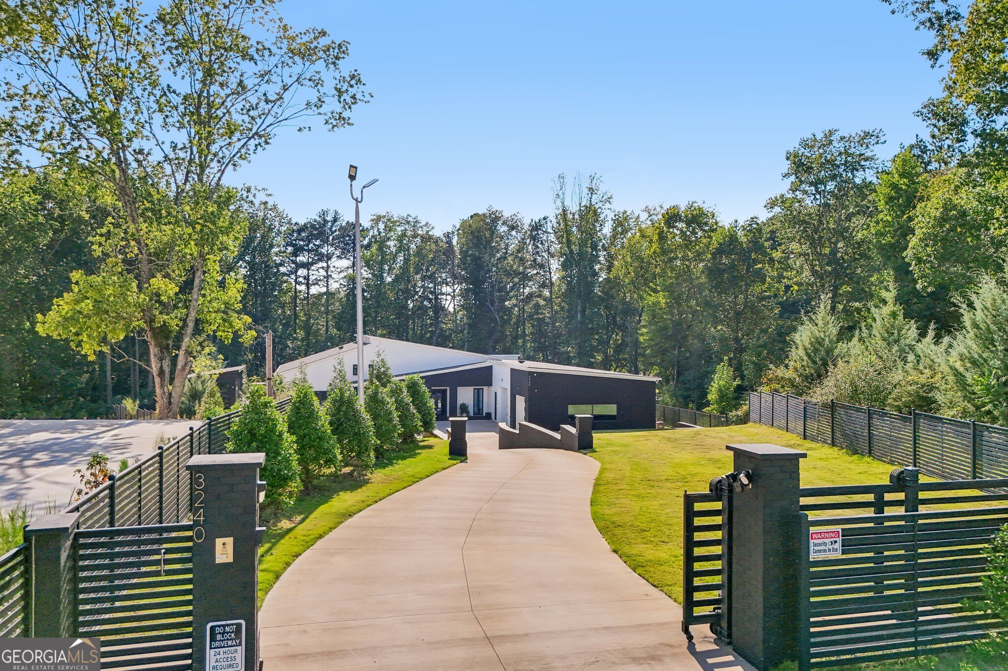 3240 Smithtown Rd