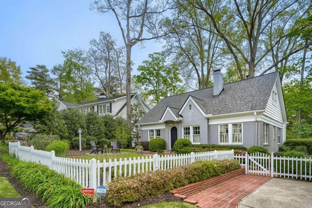 Photo of 3929 N Stratford Road NE, Atlanta, GA 30342 (MLS # 10728074)