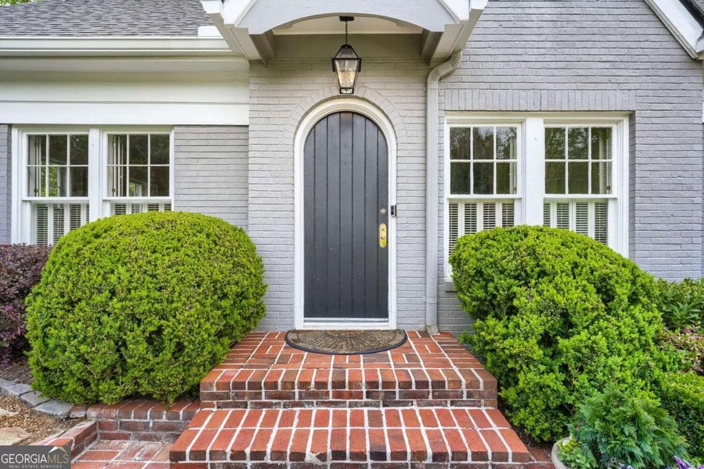 Photo of 3929 N Stratford Road NE, Atlanta, GA 30342 (MLS # 10728074)