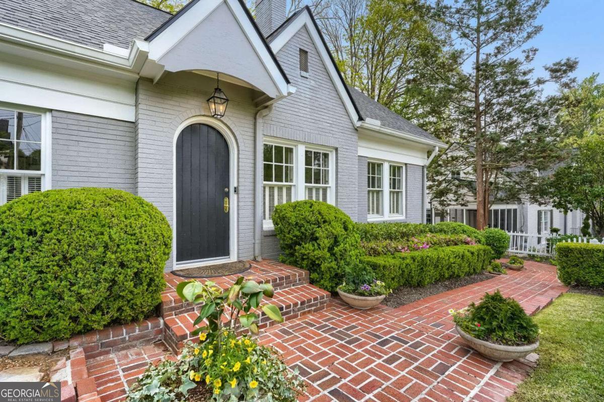 3929 N Stratford RD NE