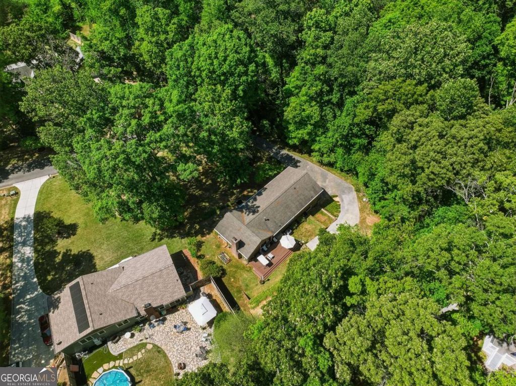 Photo of 242 Lake Somerset Drive NW, Marietta, GA 30064 (MLS # 10739755)