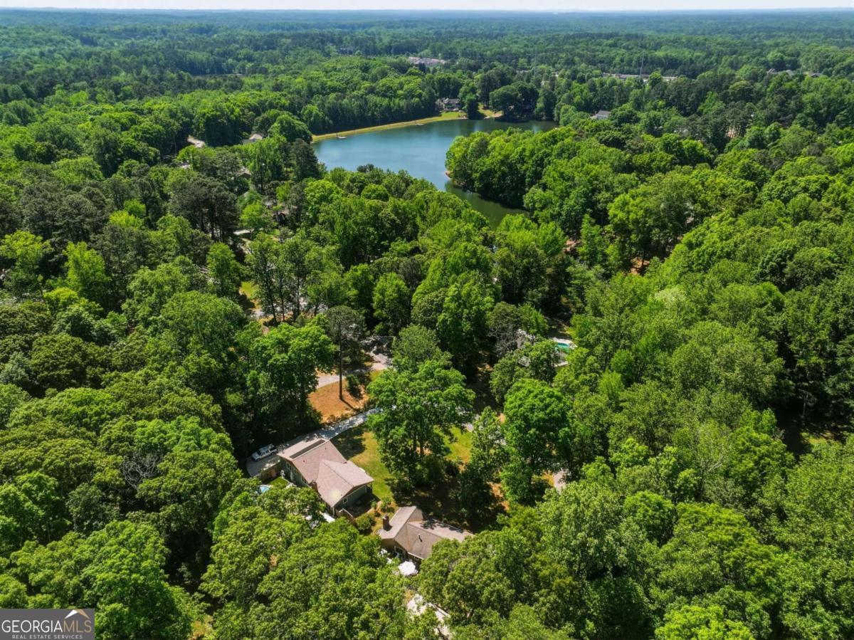 242 Lake Somerset DR NW