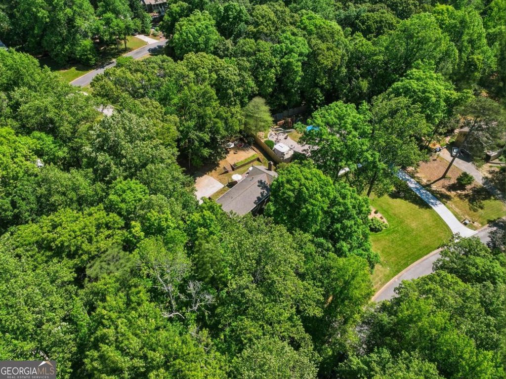 Photo of 242 Lake Somerset Drive NW, Marietta, GA 30064 (MLS # 10739755)