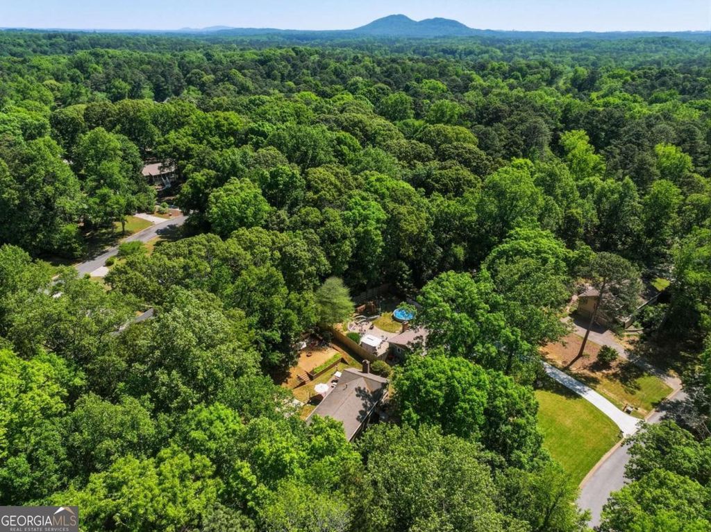 Photo of 242 Lake Somerset Drive NW, Marietta, GA 30064 (MLS # 10739755)