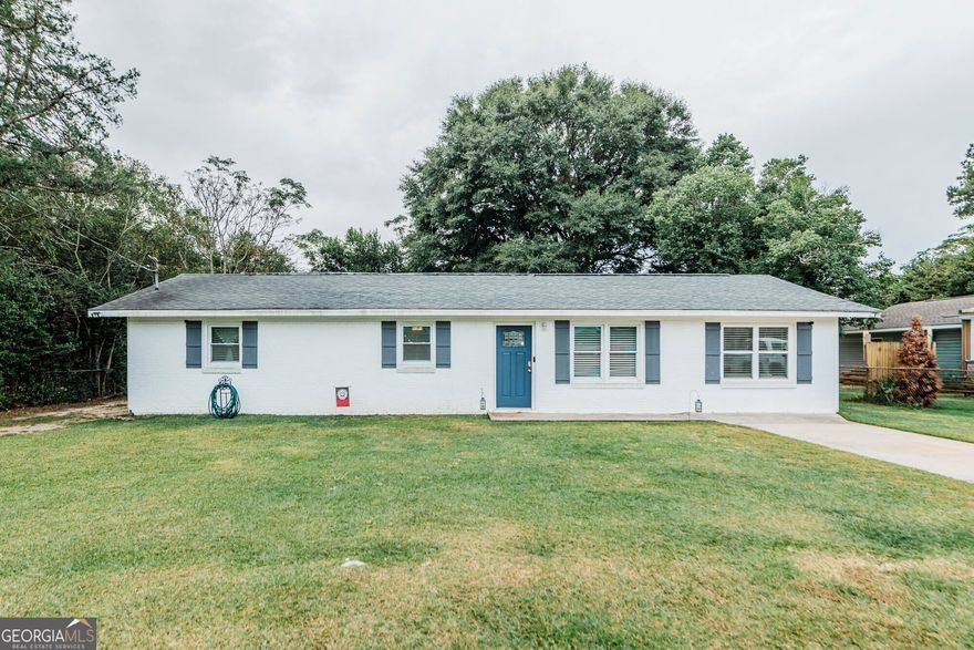 Don't miss your opportunity to see this beautiful, cozy, well maintained home right in the heart of Warner Robins! This home features 3 bedrooms and 2 bathrooms with modern finishes throughout thanks to a recent remodel. With a secondary bonus area off the main living room, this spacious room can be utilized as an office area, multimedia room, or even a play room for the kids. You won't want to miss the shop out back either that's almost as long as the house itself! Located just 10 minutes from I-75 and Robins Air Force Base, this centrally located home is conveniently located to just about any destination in town. Call or text today for an appointment for your private showing!