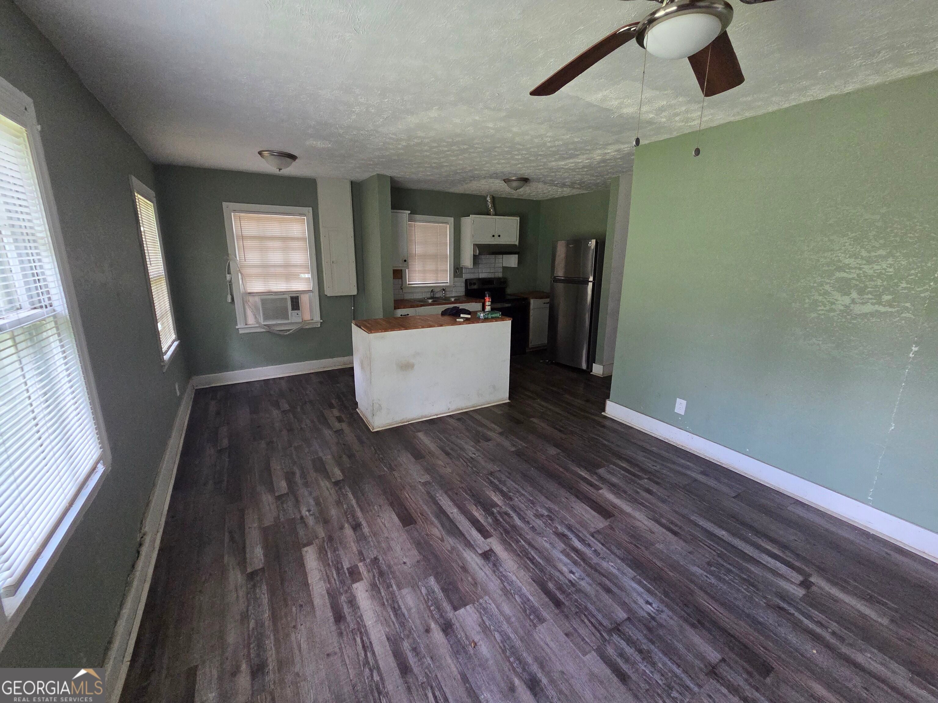 936 Calvin AVE