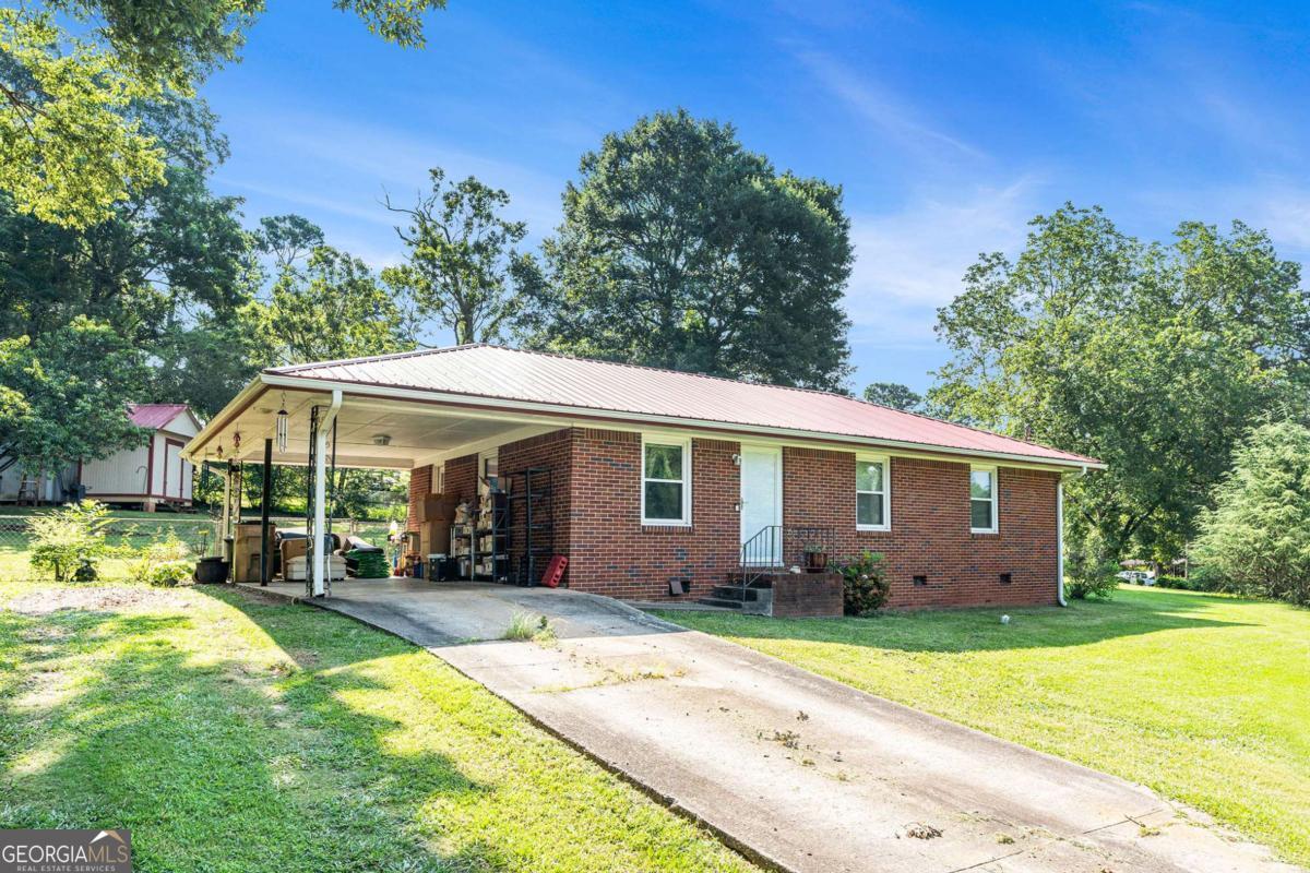 Full brick 3 BR 1 BA ranch in Morrow. Great location close to college, I-75, I-675, airport, shopping and schools. Hardwood floors throughout, tile in kitchen. Full kitchen renovation, SS appliances, island, double ovens, large gas cooktop, overlooking the living area. Large lot - big side yard for privacy. Single carport, patio in back and two storage buildings! Put your stamp on this home - make it yours today!