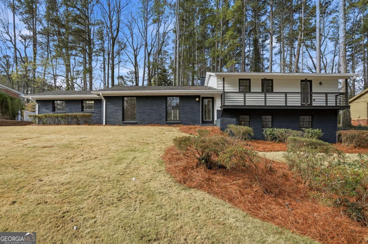 2616 Hawthorne DR NE