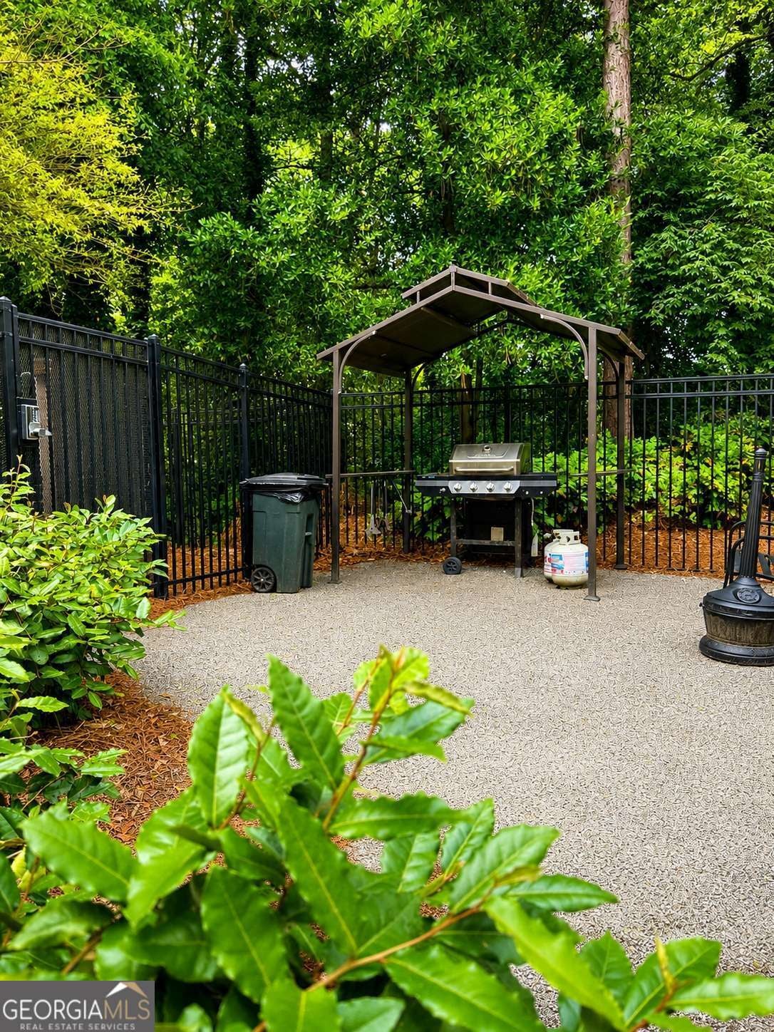 1303 Country Park DR