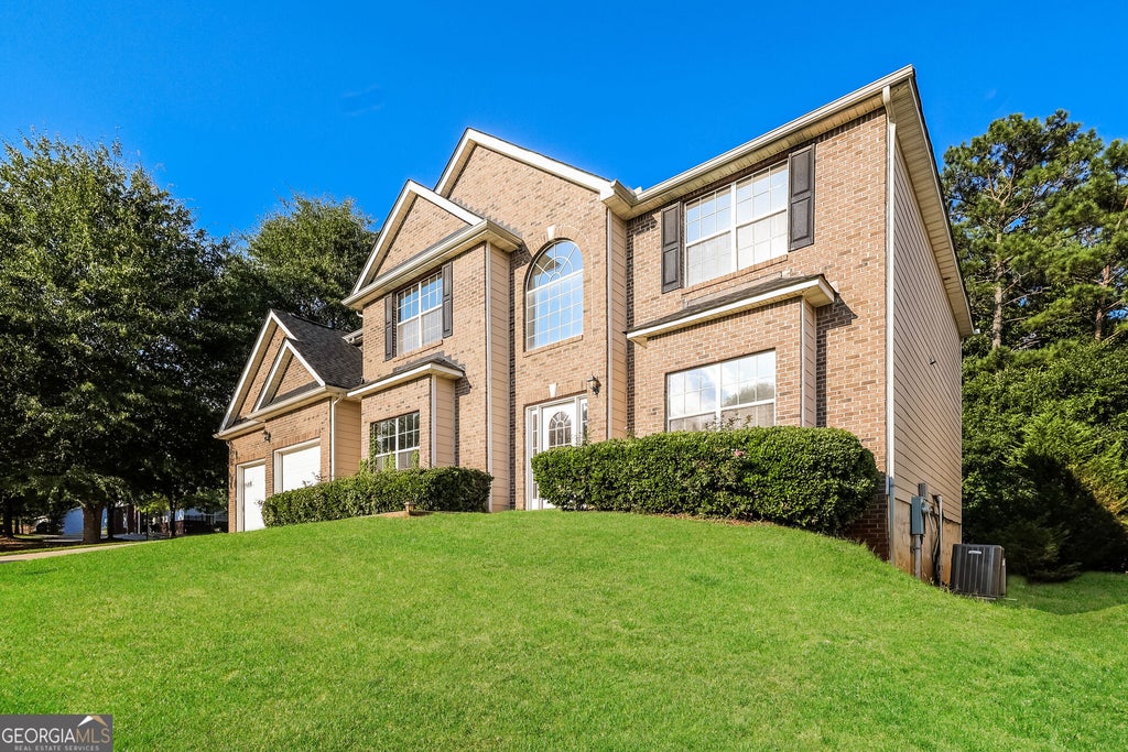 Photo of 2722 Elkmont Ridge SW, Atlanta, GA 30331 (MLS # 10839130)