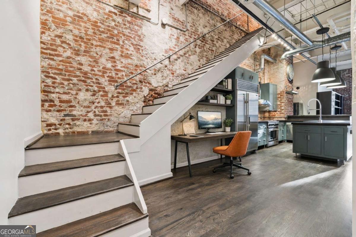 320 Martin Luther King Jr DR 6