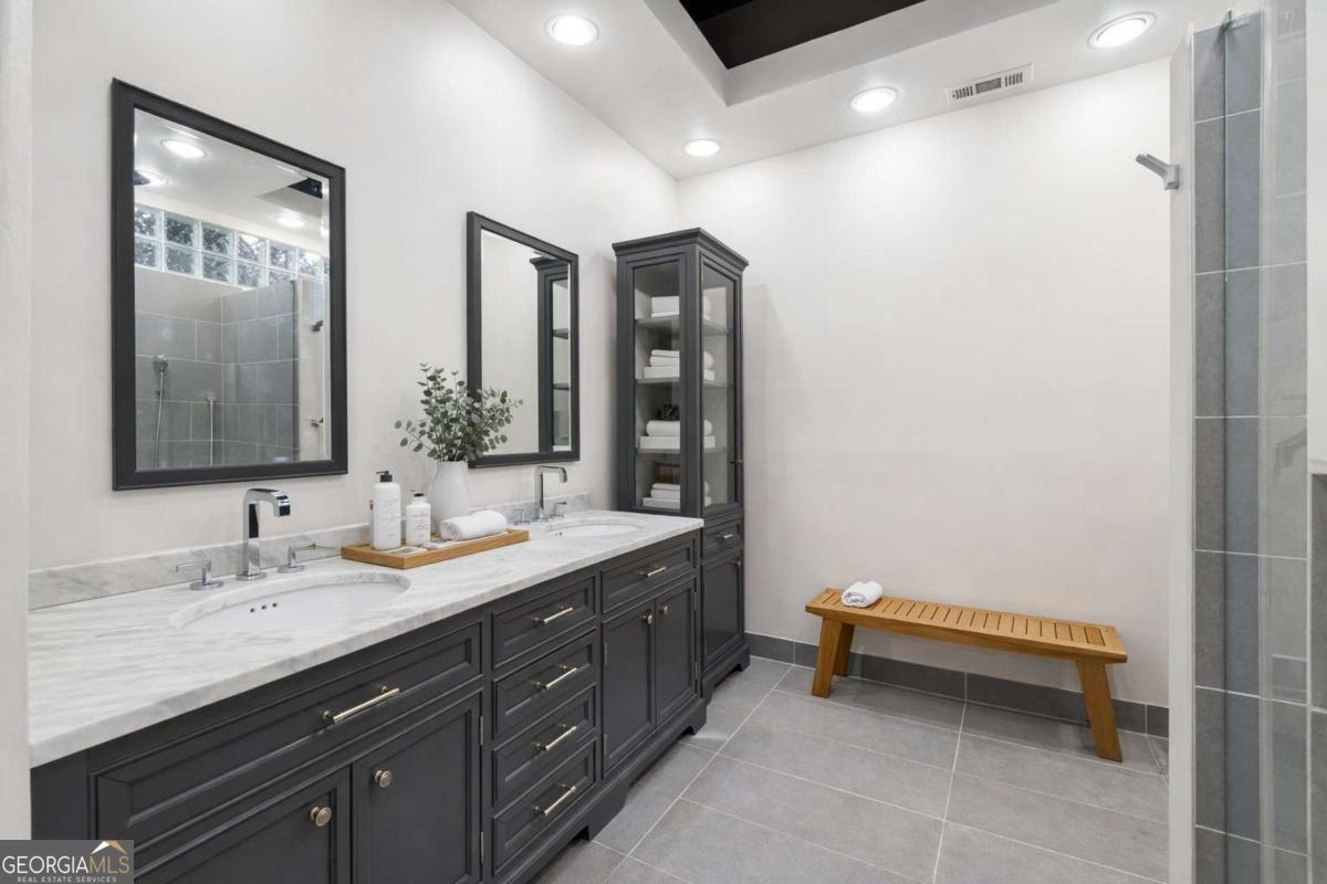 320 Martin Luther King Jr DR 6