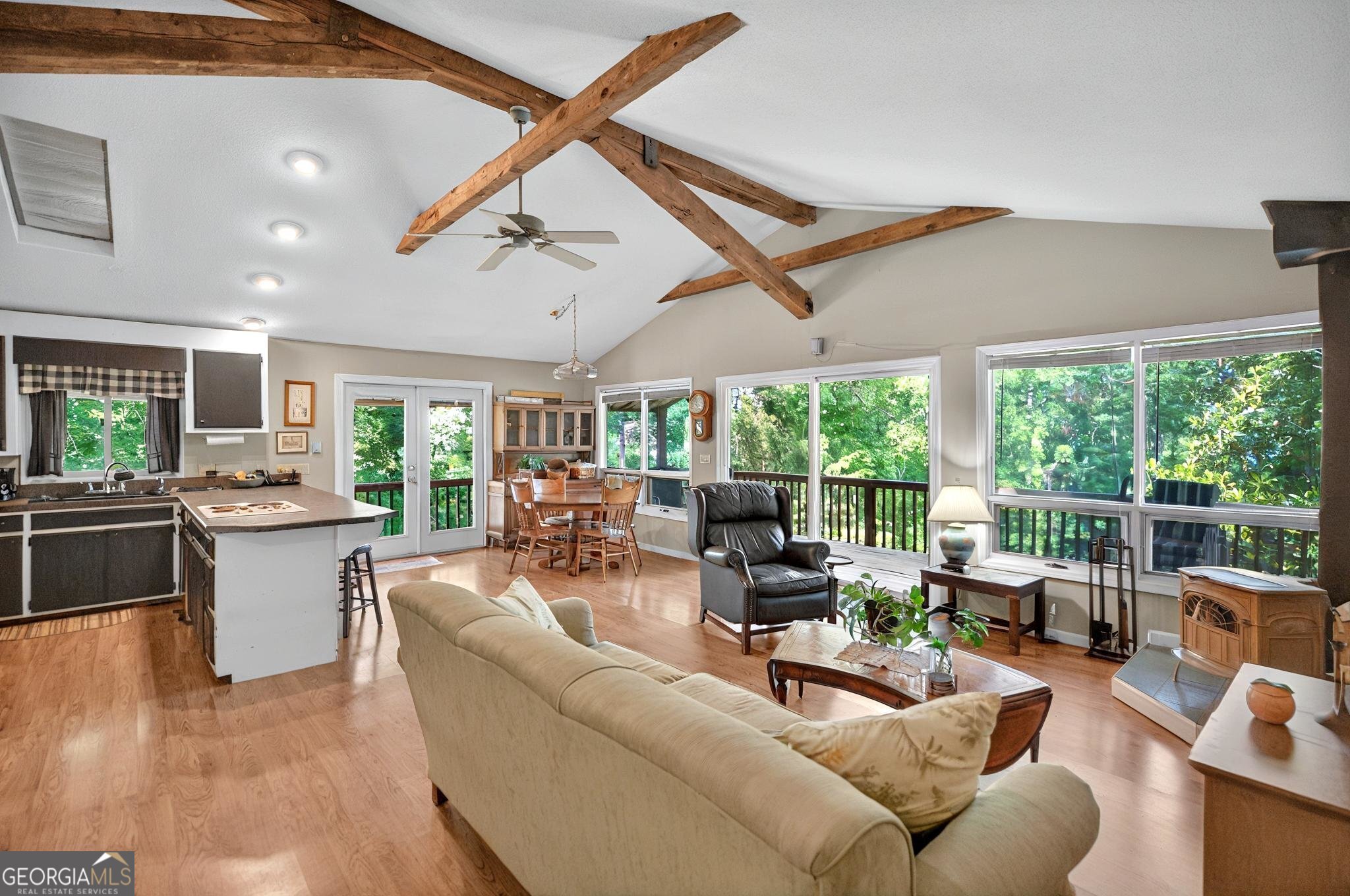 305 Edgewater DR