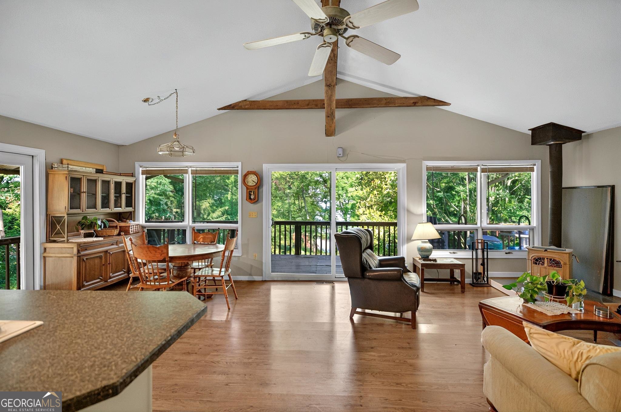 305 Edgewater DR
