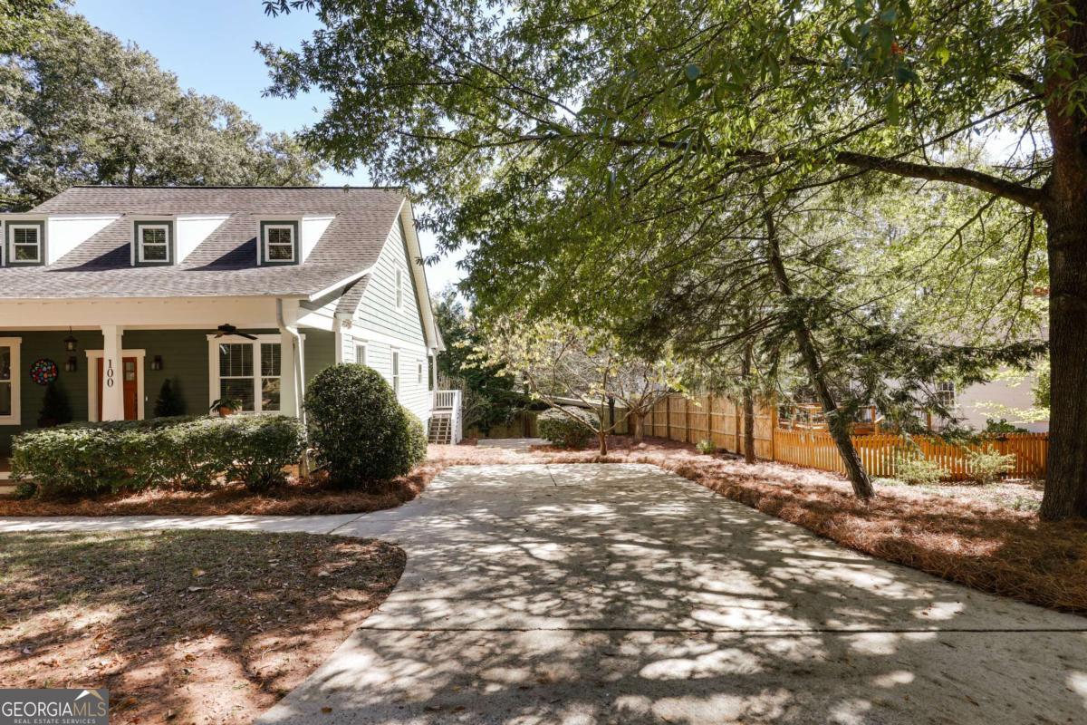 100 Crestview CIR