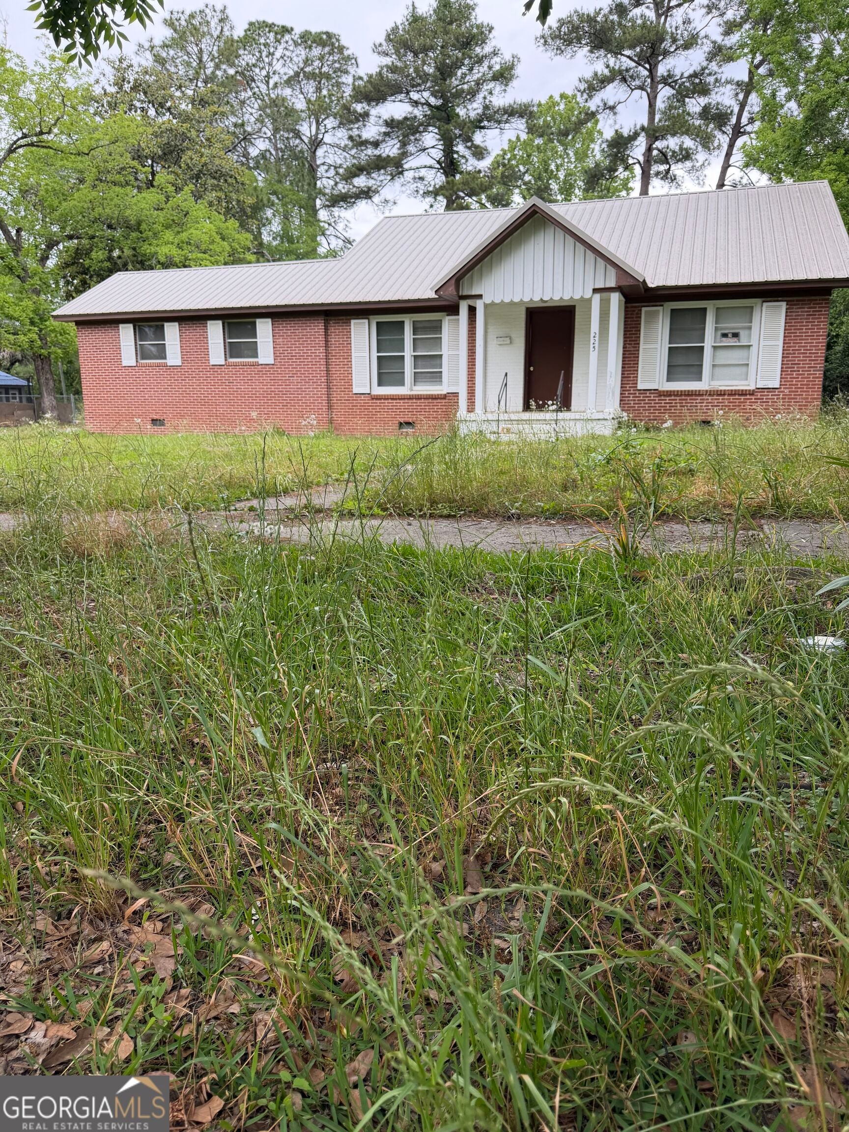 225 W Jessamine ST