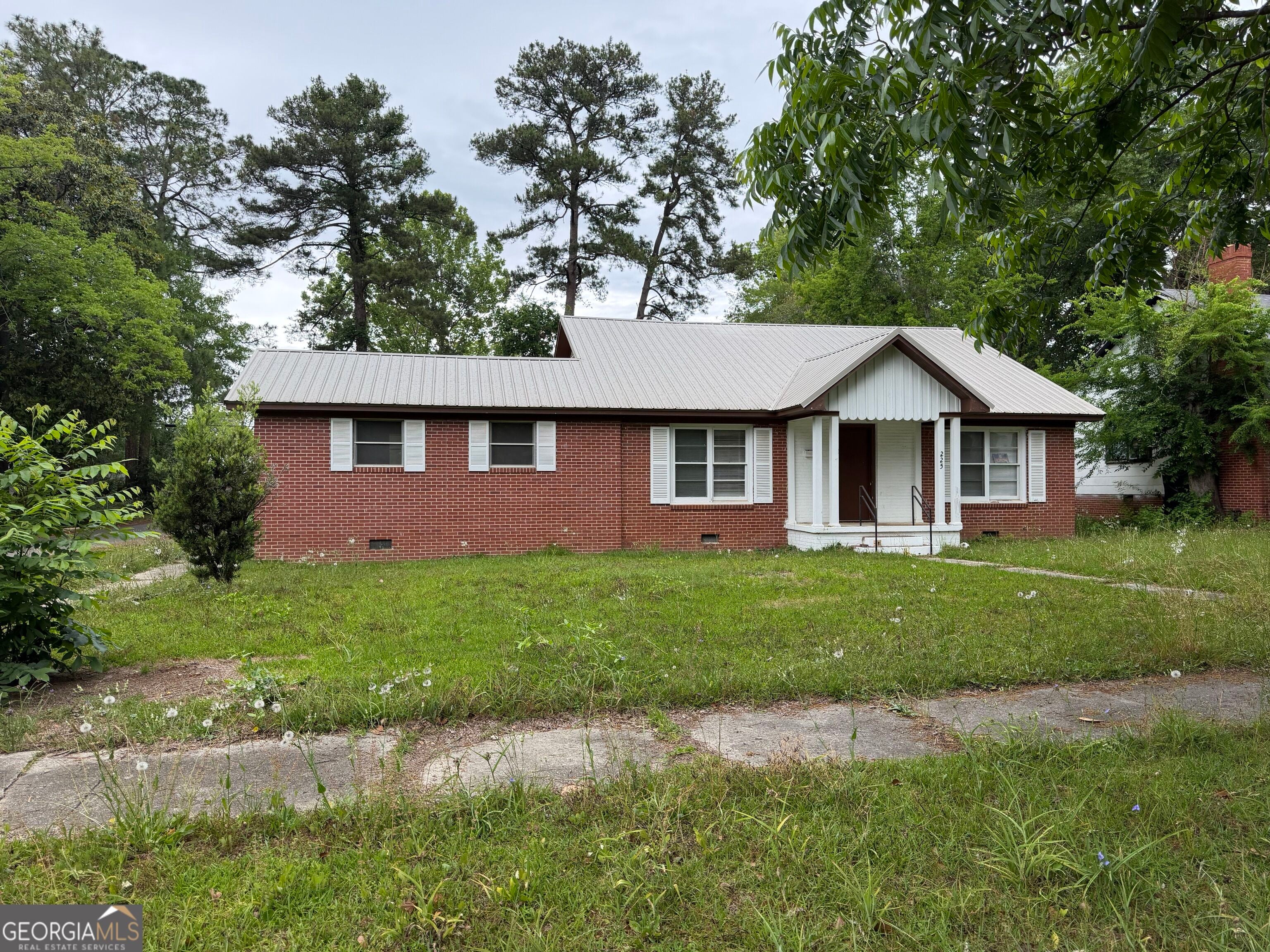 225 W Jessamine ST