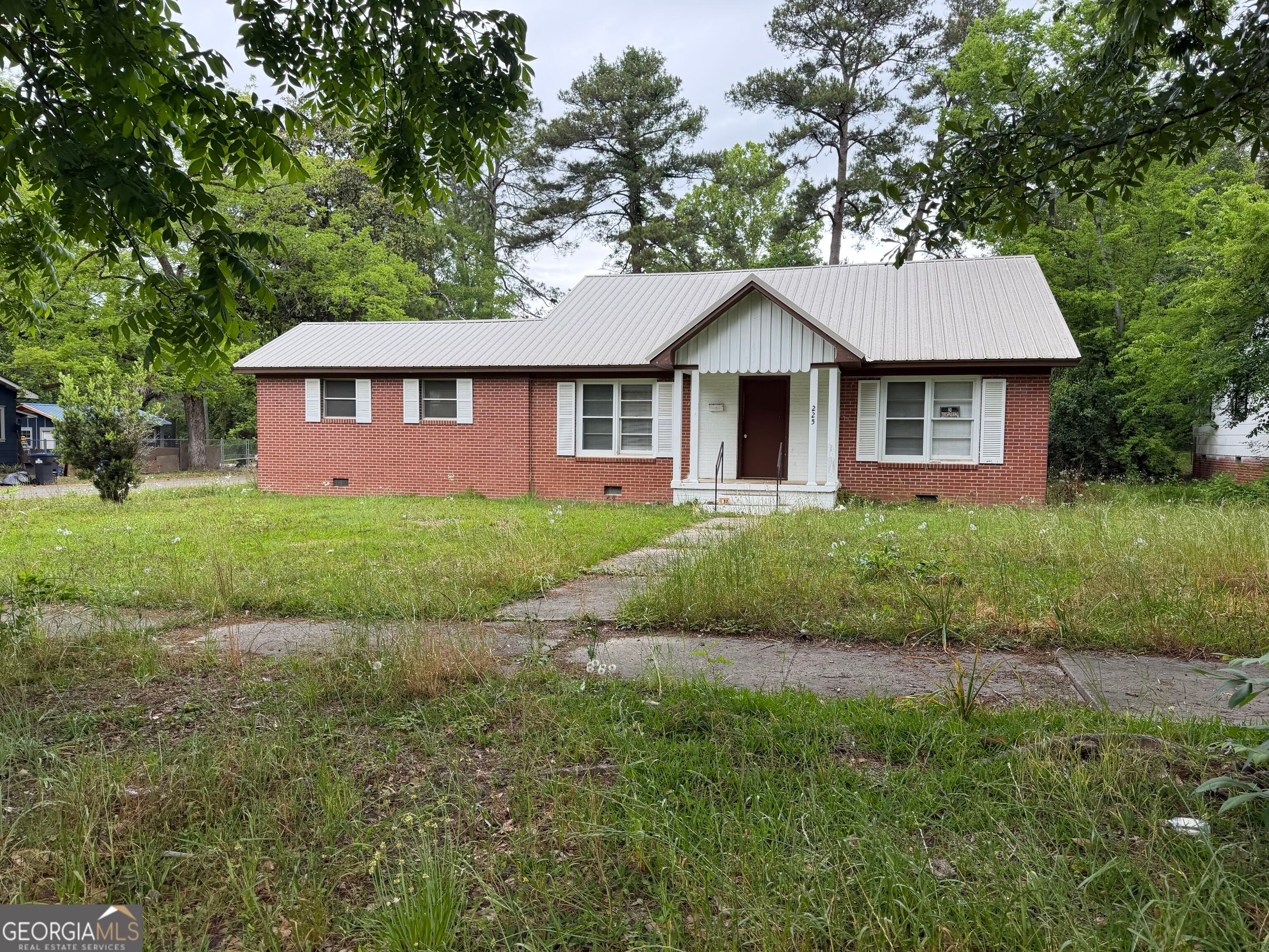 225 W Jessamine ST