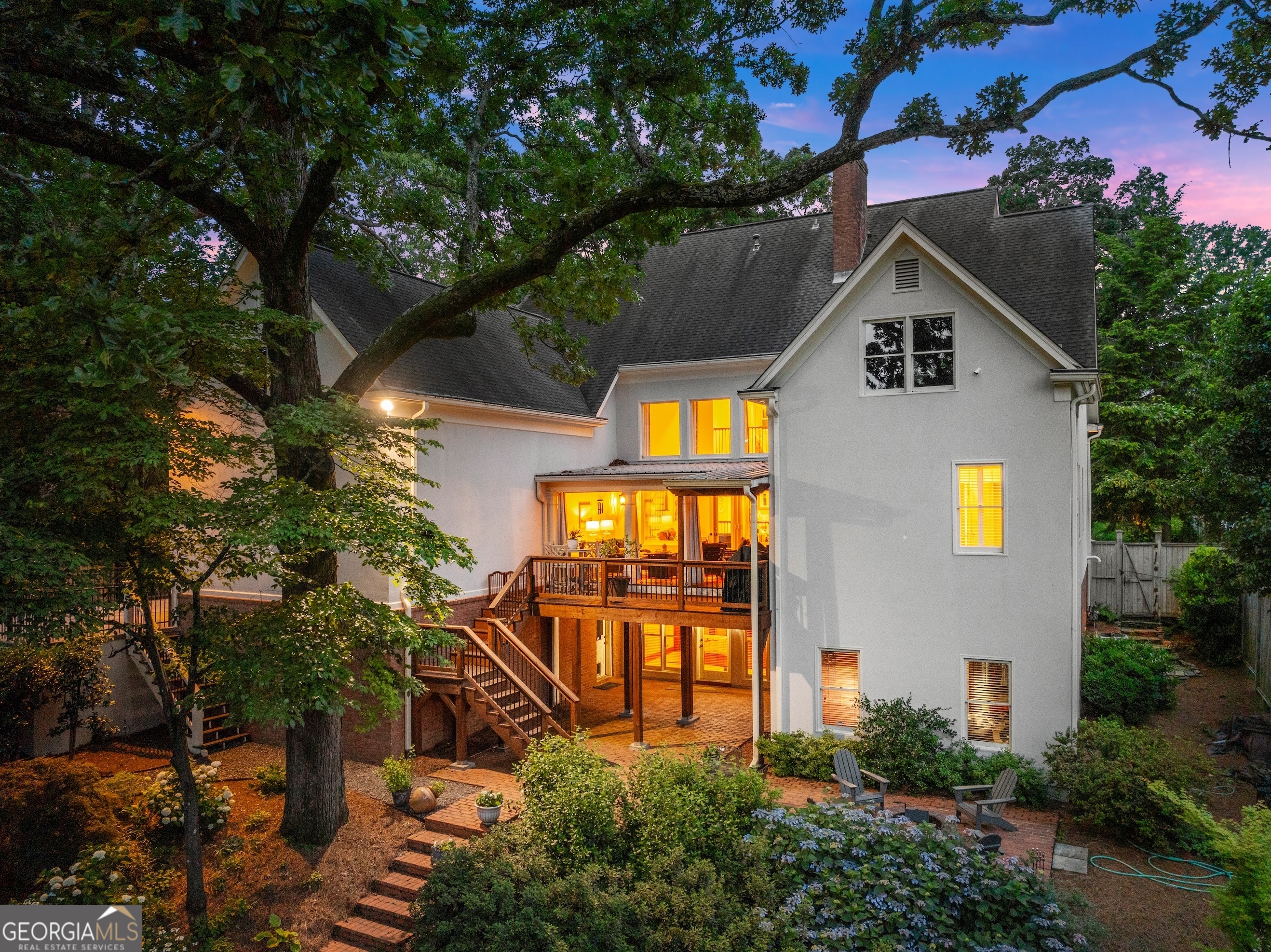 1374 RIVERSIDE DR