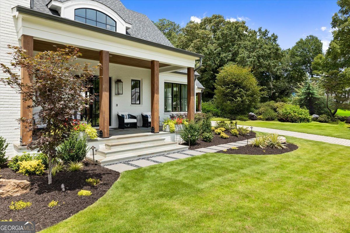 205 Thomas CIR