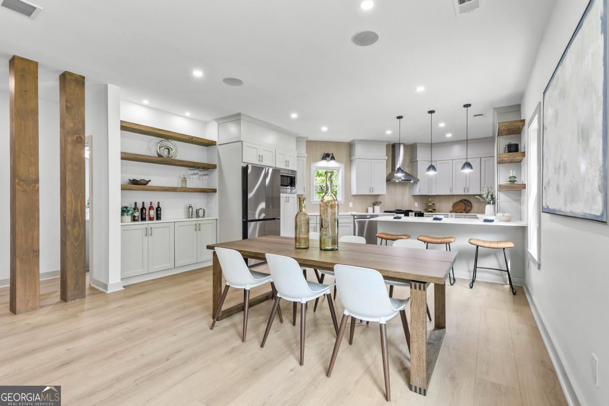 42 Riverdale CIR