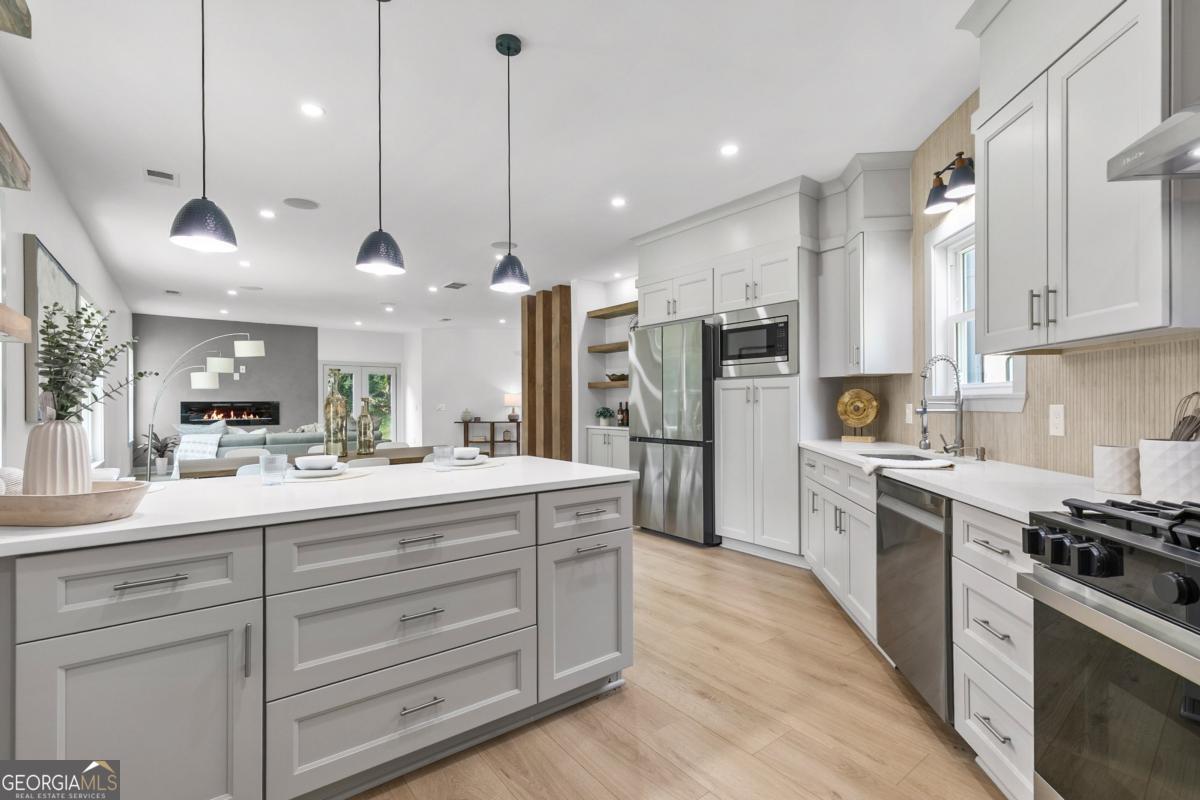42 Riverdale CIR
