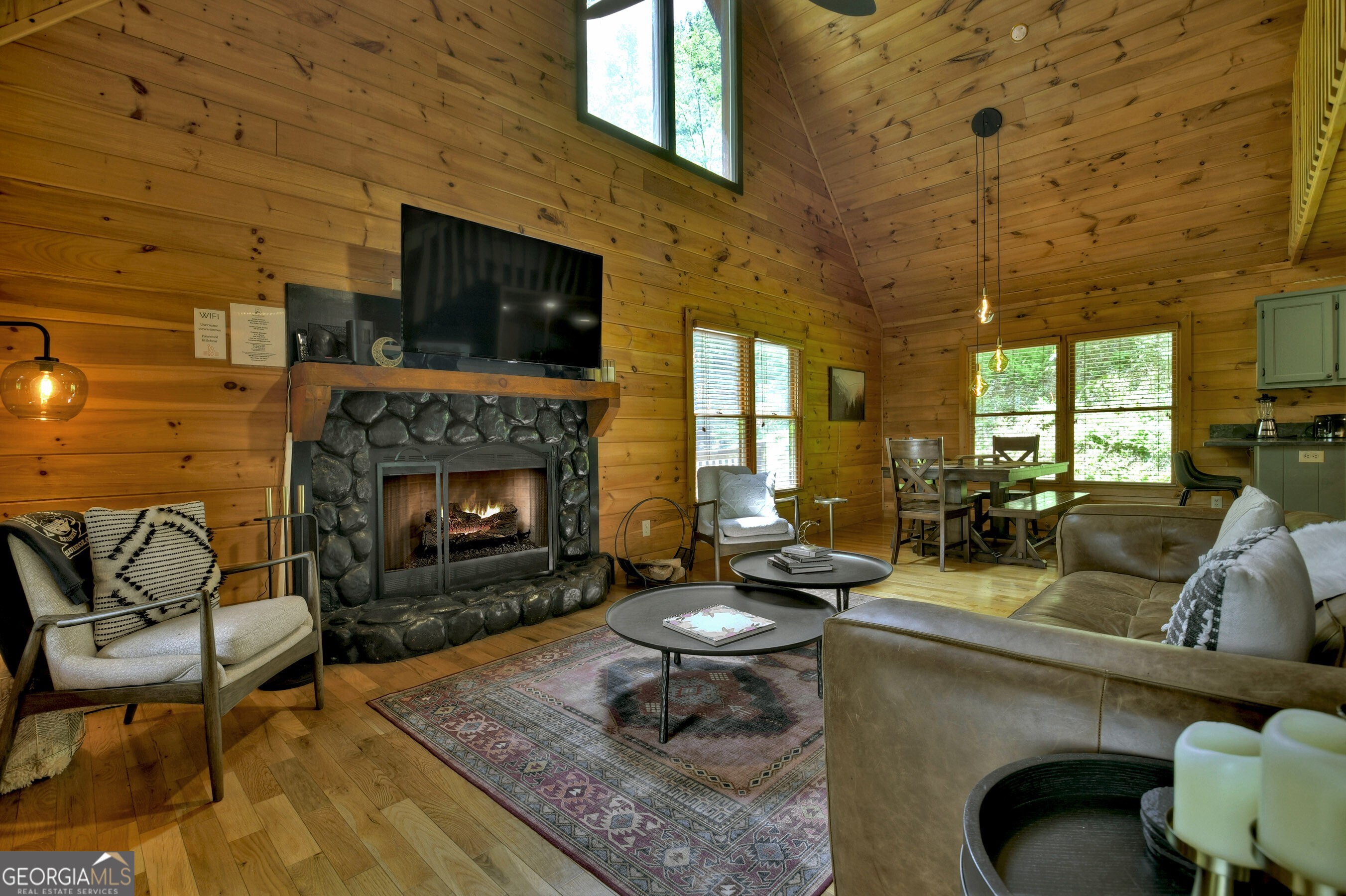 384 Mountain Highlands CT