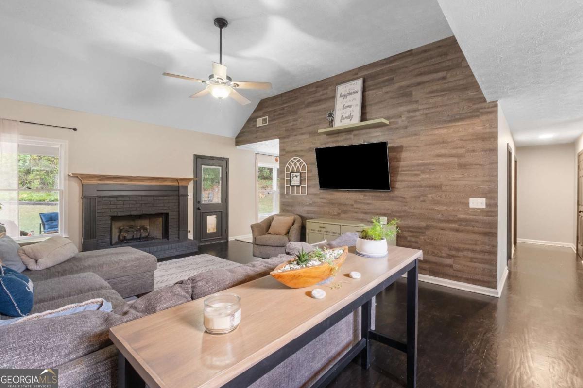 233 Ivy Creek DR