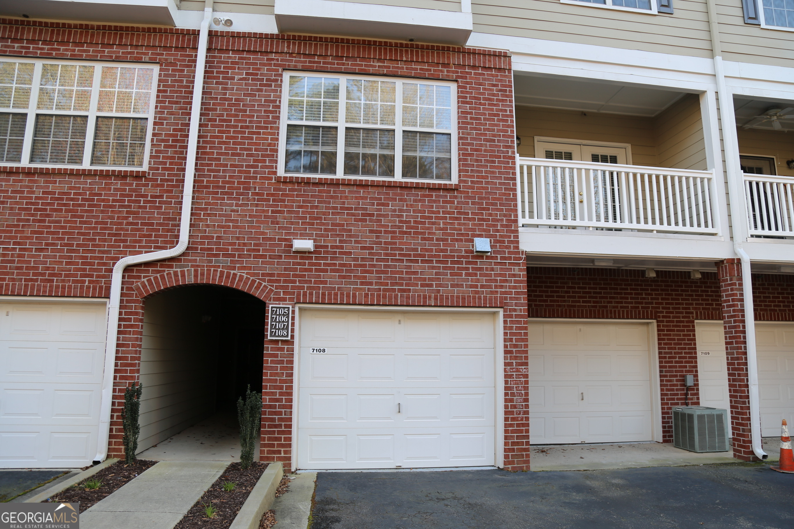 Amazing location in Alpharetta! Gated community in very close proximity to downtown Alpharetta, Avalon, Ameris Bank Amphitheater and first class shops, restaurants, entertainment only minutes away from GA 400. True 3 bedroom with appealing interior design and finishes in excellent condition! Seller is open to a Lease/Purchase.