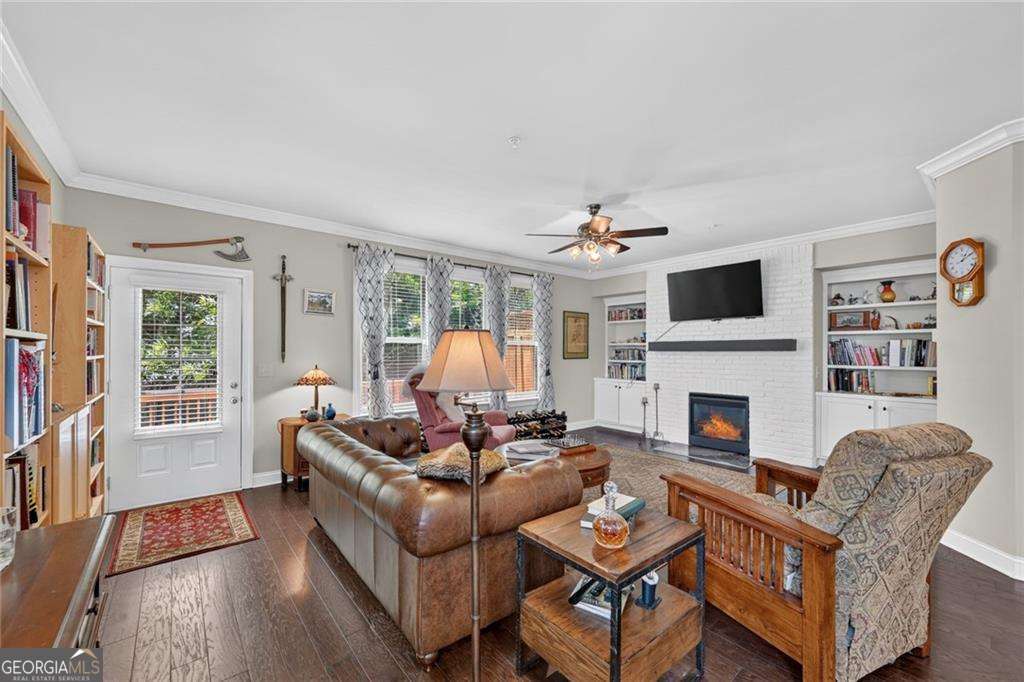 564 Henry DR