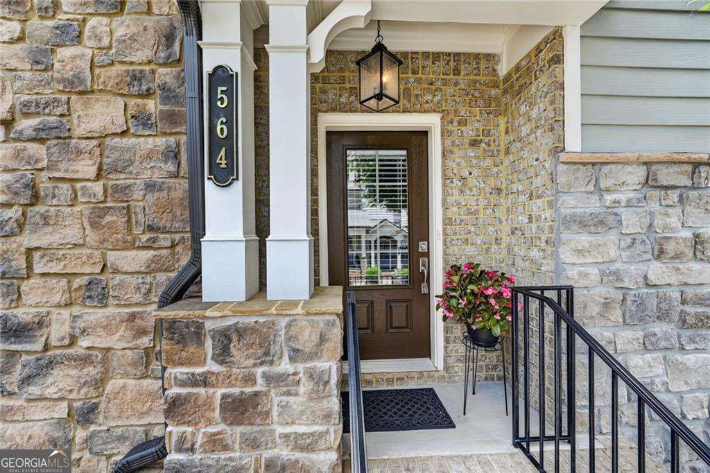 564 Henry DR
