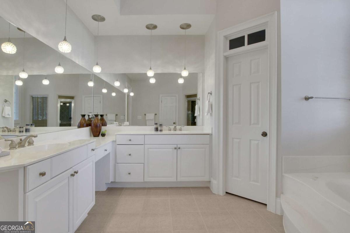 Woodbridge at Hamilton Lake - Residential