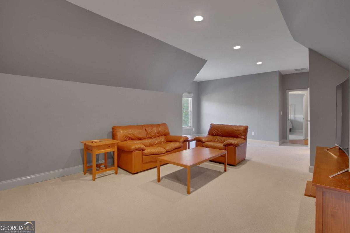 Woodbridge at Hamilton Lake - Residential